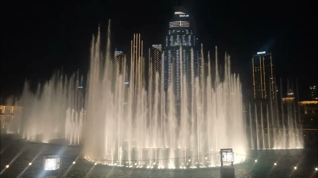 Burj-Khalifa-Fountain-and-Light-Show-view