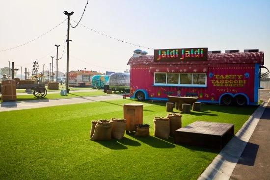 Food-Trucks-and-Restaurants-at-Al-Khawaneej-Last-Exit