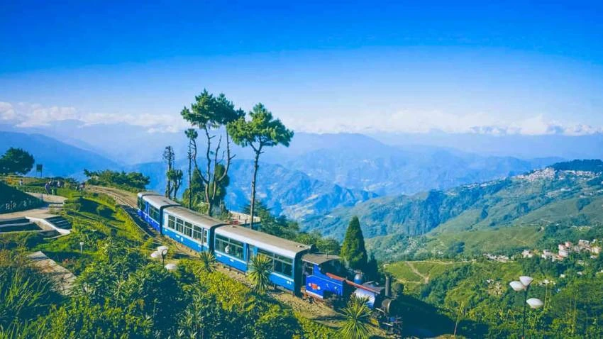 Darjeeling-Travel-Destinations-train-root